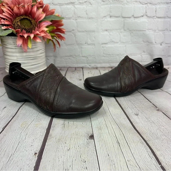 clarks bendables  brown clogs mules may oval leather sz 8 - Picture 1 of 10